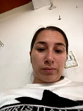 Snapshot of Iris_love18 chatting on November 17, 2025, 1:28 pm Iris love18 online show from November 17, 2025, 1:28 pm