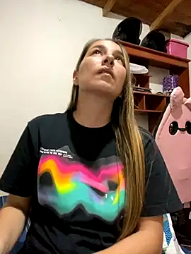 Snapshot of Iris_love18 chatting on December 4, 2025, 12:20 am Iris love18 online show from December 4, 2025, 12:20 am