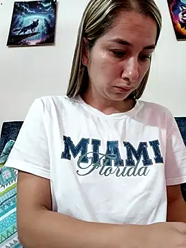 Iris love18 online show from April 27, 2026, 2:37 pm