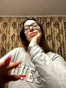 NadiraNoor online show from October 8, 2025, 7:11 pm