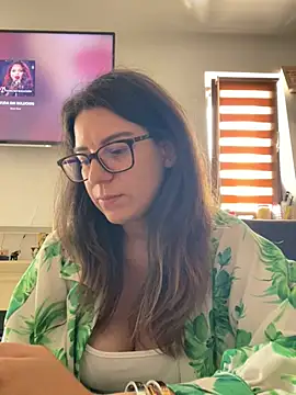 NadiraNoor online show from June 5, 2026, 7:47 am