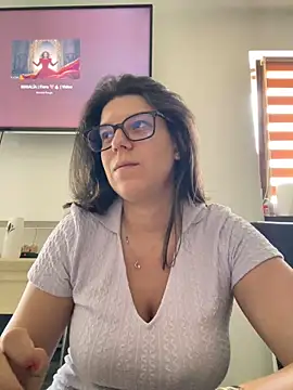 NadiraNoor online show from June 11, 2026, 7:39 am