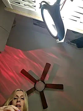 Snapshot of Ina_HotX chatting on December 17, 2024, 2:55 pm Ina HotX online show from December 17, 2024, 2:55 pm