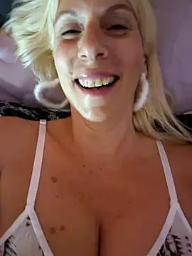 Snapshot of Ina_HotX chatting on October 7, 2025, 2:14 pm Ina HotX online show from October 7, 2025, 2:14 pm