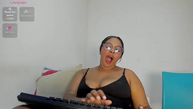 Snapshot of Maya_Graham chatting on July 27, 2026, 7:26 am Maya Graham online show from July 27, 2026, 7:26 am