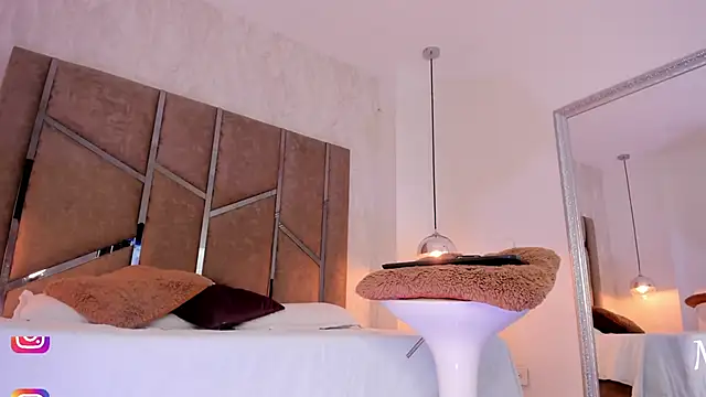 Martinaa Jones  online show from January 24, 2025, 1:35 am