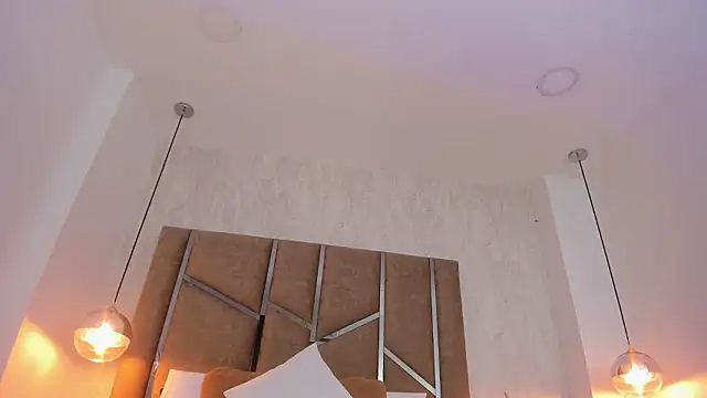 Martinaa Jones  online show from February 3, 2026, 12:32 pm