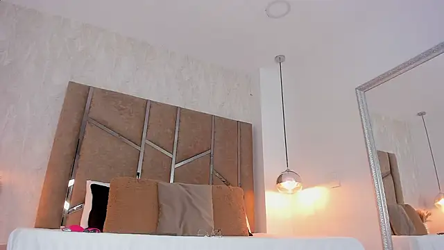 Martinaa Jones  online show from March 2, 2026, 12:34 pm