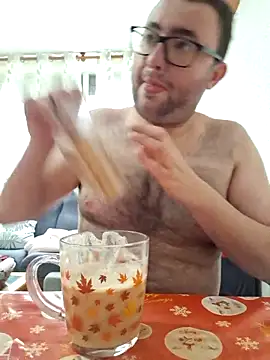 Snapshot of Javier_bear chatting on May 15, 2026, 8:10 am Javier bear online show from May 15, 2026, 8:10 am