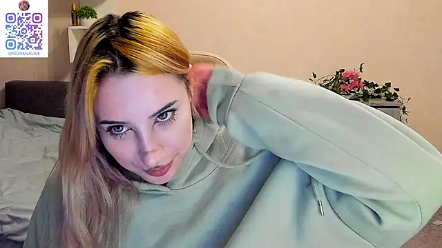 Snapshot of MoranaKit chatting on February 13, 2025, 1:15 pm MoranaKit online show from February 13, 2025, 1:15 pm