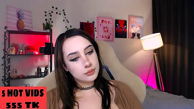 Snapshot of MoranaKit chatting on October 15, 2025, 7:41 am MoranaKit online show from October 15, 2025, 7:41 am