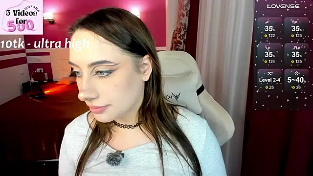 Snapshot of MoranaKit chatting on November 23, 2025, 5:24 pm MoranaKit online show from November 23, 2025, 5:24 pm