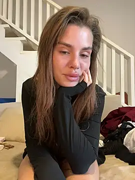 EmiliaCatalina online show from January 3, 2025, 8:01 pm