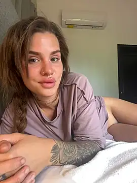 EmiliaCatalina online show from January 5, 2025, 7:07 pm