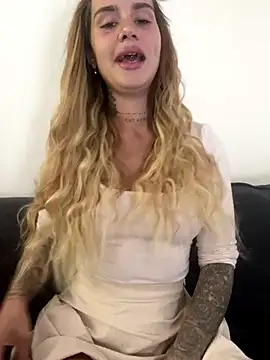 EmiliaCatalina online show from December 21, 2025, 7:21 pm