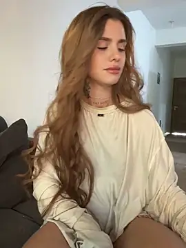 EmiliaCatalina online show from March 13, 2026, 9:43 pm