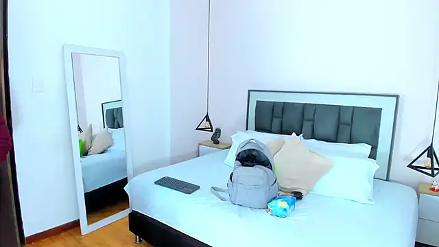 victoria cooper3 online show from November 14, 2025, 9:19 am