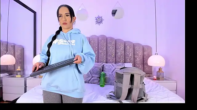 victoria cooper3 online show from March 12, 2026, 12:33 pm