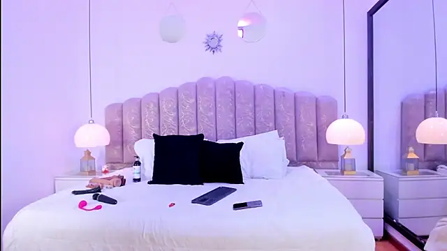 victoria cooper3 online show from March 16, 2026, 12:31 pm