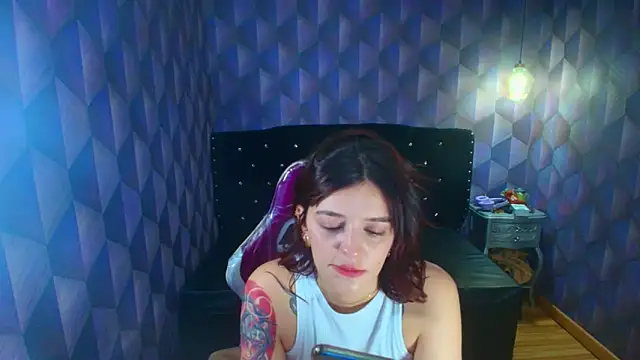 LiaHarryis online show from June 10, 2026, 3:33 pm
