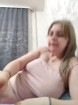 Lady nice cat online show from March 9, 2025, 3:05 pm