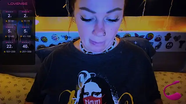 EllieOz online show from February 25, 2025, 4:31 pm