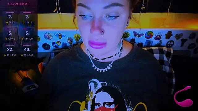 EllieOz online show from March 9, 2025, 5:28 pm