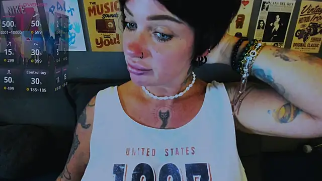Snapshot of EllieOz chatting on May 30, 2026, 2:36 pm EllieOz online show from May 30, 2026, 2:36 pm