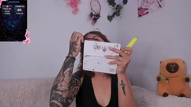 Snapshot of Violette-Ramirez01 chatting on March 7, 2025, 9:59 pm Violette-Ramirez01 online show from March 7, 2025, 9:59 pm