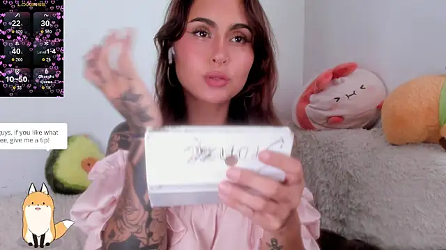 Snapshot of Violette-Ramirez01 chatting on October 7, 2025, 5:43 pm Violette-Ramirez01 online show from October 7, 2025, 5:43 pm