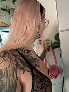 Stella-Kink online show from February 17, 2025, 4:04 pm