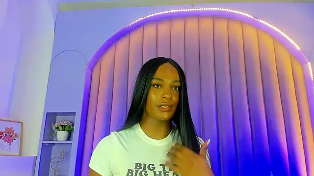 Snapshot of nahomi_campbell chatting on March 3, 2025, 7:28 pm nahomi campbell online show from March 3, 2025, 7:28 pm