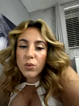 Snapshot of Miss_emilee chatting on October 2, 2025, 9:44 pm Miss emilee online show from October 2, 2025, 9:44 pm