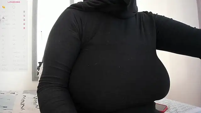 Amina hafsa online show from March 13, 2026, 7:53 pm