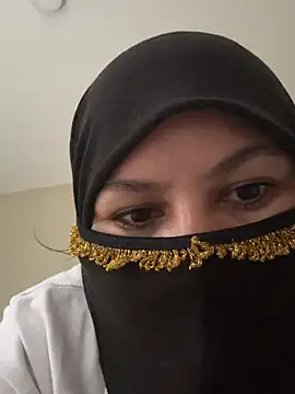Amina hafsa online show from July 18, 2026, 6:12 pm