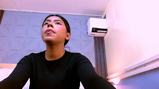 Snapshot of VeronicaRobles chatting on October 24, 2025, 6:37 pm VeronicaRobles online show from October 24, 2025, 6:37 pm