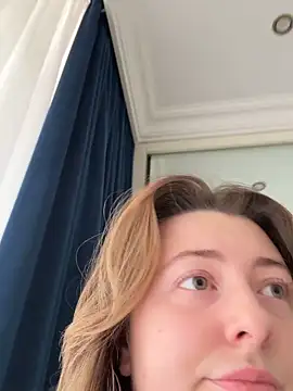 curvyflawless online show from December 5, 2025, 7:39 am