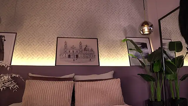 ElleDiane online show from July 13, 2026, 12:13 am