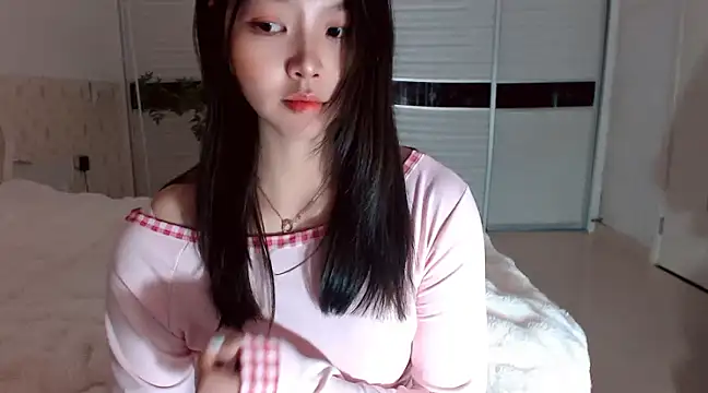 -Lucky Girl online show from March 3, 2025, 1:53 am