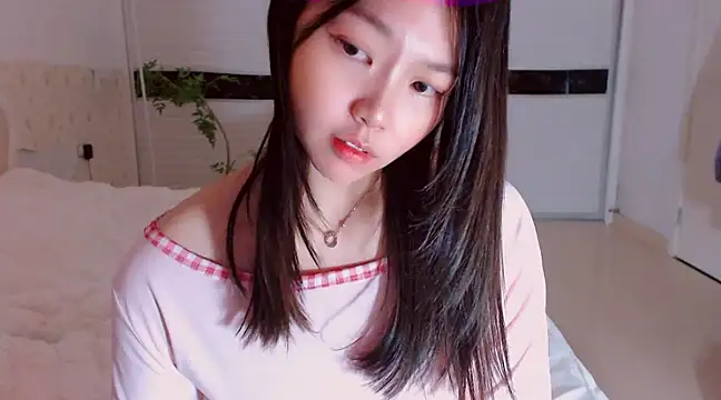 -Lucky Girl online show from March 4, 2025, 1:01 am