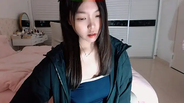 -Lucky Girl online show from March 22, 2025, 11:32 am