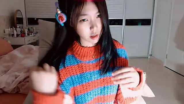 -Lucky Girl online show from December 3, 2025, 12:36 pm