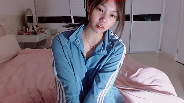 Snapshot of -Lucky_Girl chatting on May 4, 2026, 2:35 pm -Lucky Girl online show from May 4, 2026, 2:35 pm