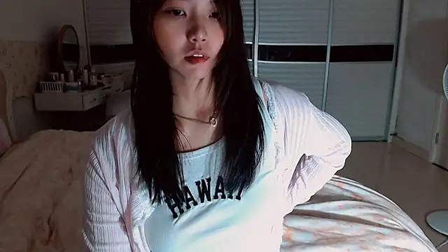 Snapshot of -Lucky_Girl chatting on May 19, 2026, 12:44 pm -Lucky Girl online show from May 19, 2026, 12:44 pm