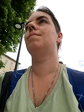 Jassiundich2 online show from May 6, 2026, 1:49 pm