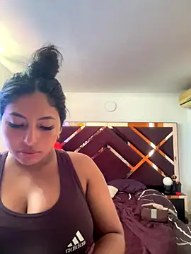 emmyjhonson07 online show from December 3, 2025, 2:15 pm