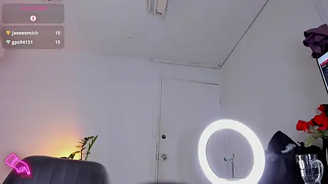 Snapshot of JordanSmiith_ chatting on February 18, 2025, 11:19 pm JordanSmiith online show from February 18, 2025, 11:19 pm