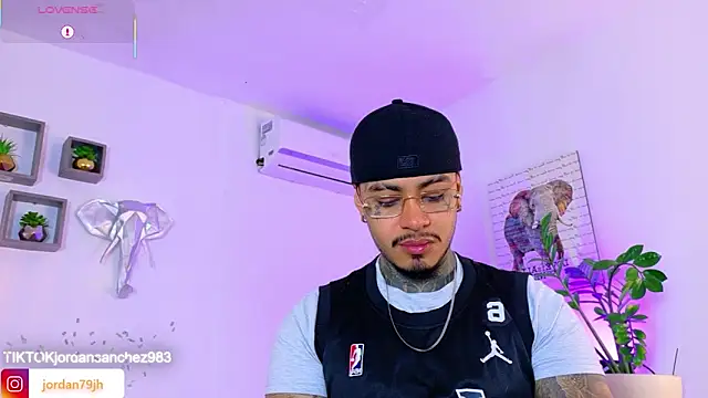 JordanSmiith  online show from April 30, 2026, 8:37 pm