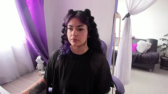 witchviolet online show from October 1, 2025, 4:02 pm