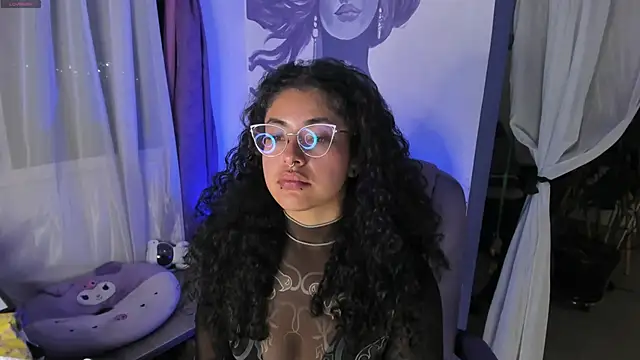 witchviolet online show from November 3, 2025, 2:13 am